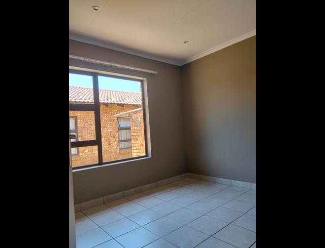 2 BEDROOM TOWNHOUSE FOR SALE IN DAWN PARK EXT
